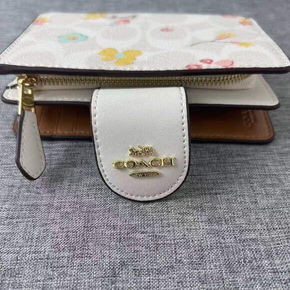 NEW COACH Medium Corner Zip Wallet In Signature Canvas Mystical Floral Print - Picture 2 of 9